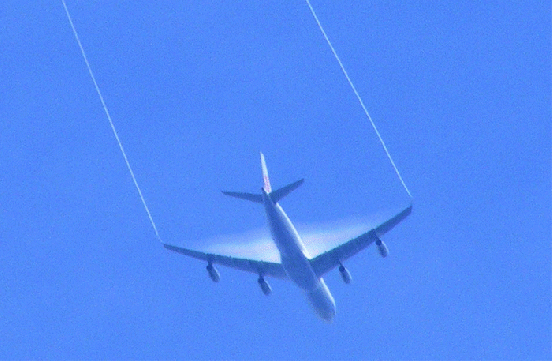 2009-08-fbrc-Überflieger bei Treibstoffablassung