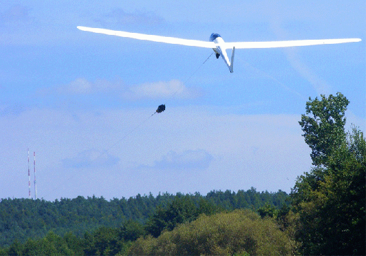 2009-08-hee-Segelflugzeug im Seilzugstart - Obernau