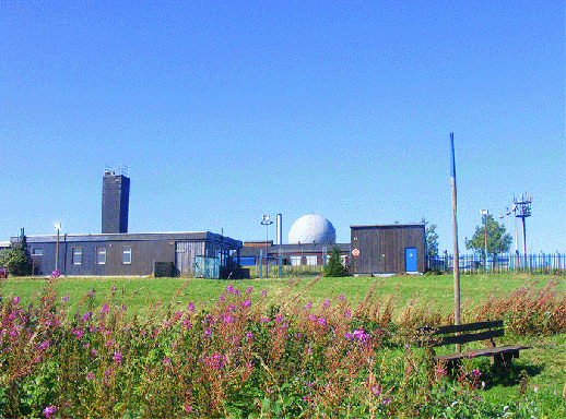 2009-08-hji-Wasserkuppe mit ehemaliger Radarstation