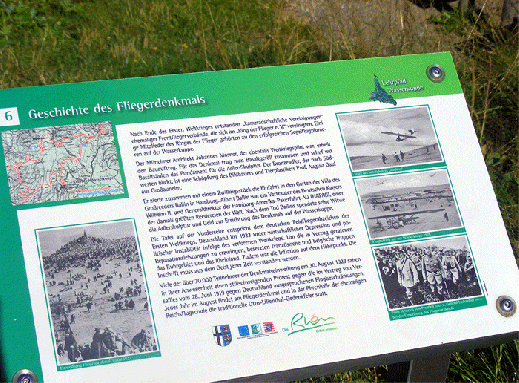 2009-08-hkg-Wasserkuppe - Fliegerdenkmal-Infotafel