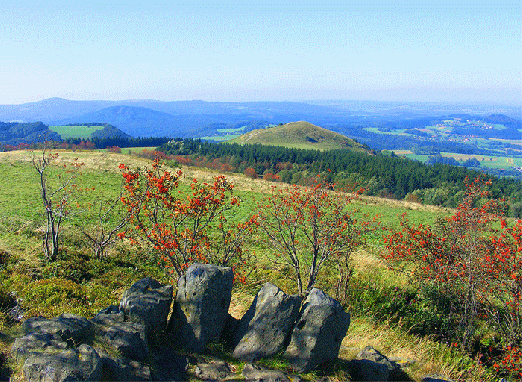 2009-08-hkm-Wasserkuppen-Blick auf Rhöngebiet