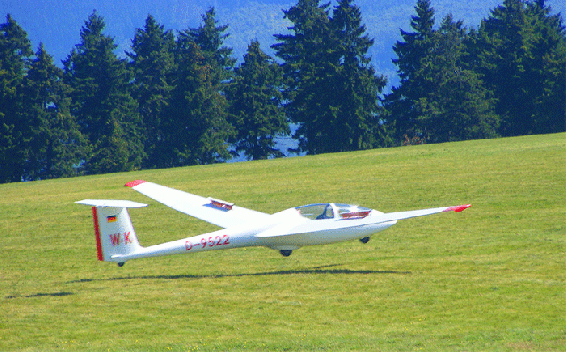 2009-08-hmg-Segelflugzeug-Landung - Wasserkuppe