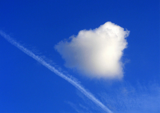 2009-08-jbe-kleine Wolke am Sommerhimmel