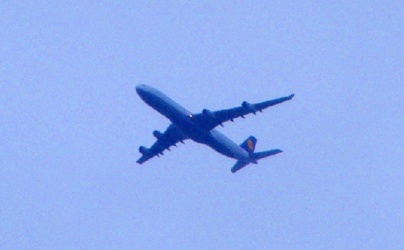 2009-11-dm-LH-A-340-Überflieger