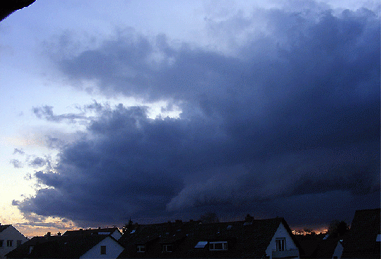 2010-04-baa-Unwetterfront mit Blick nach Su00fcdwest u00fcber Mannheim