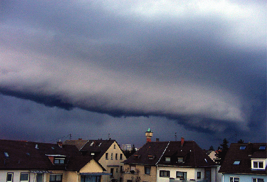 2010-04-bag-Unwetterfront u00fcber Mannheim