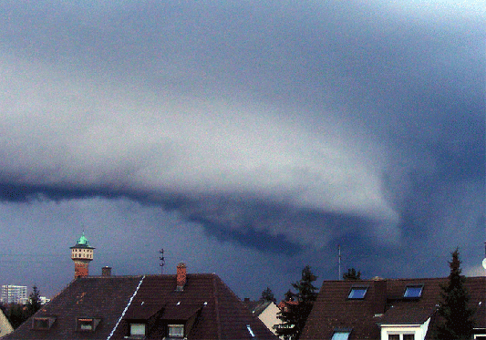 2010-04-baga-Unwetterfront u00fcber Mannheim