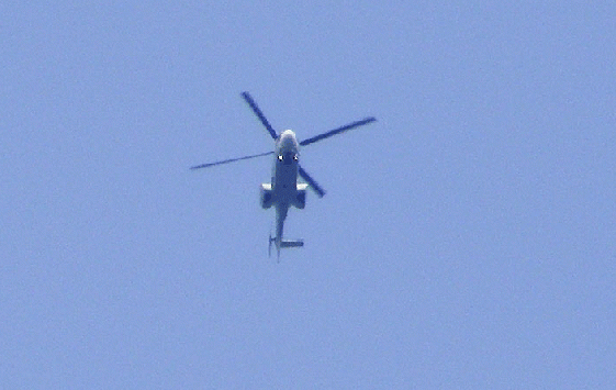 2010-04-fas-Helikopter-Überflug