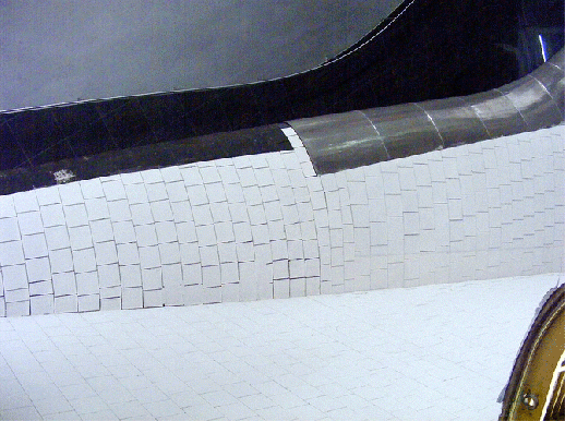 2010-05-kiawc-Blick auf Flügelkante von Buran - TMS