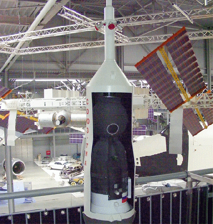 2010-05-kol-Sojus-Raumschiffmodell - TMS