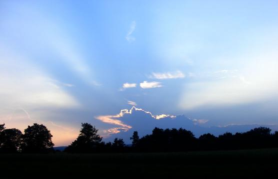 2010-07-bl-Wolkenschatten-Spiel bei Sonnenuntergang - Odenwald