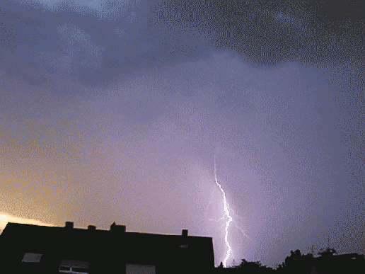 2010-07-e-Gewitter am Abend u00fcber Mannheim nach +38u00b0C