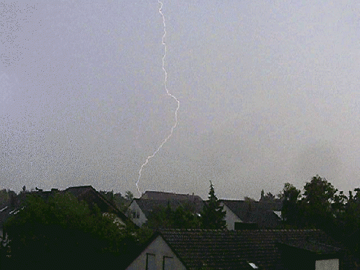 2010-07-ega-Blitzeinschlag in der Nu00e4he -Nachleuchten