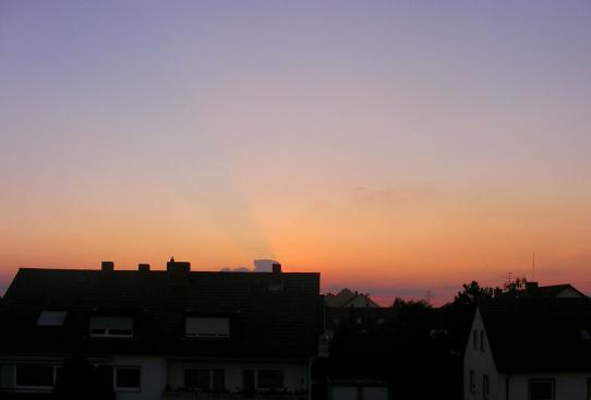 2010-07-j-Sonnenuntergang-Wolkenschatten-Effekt - Mannheim