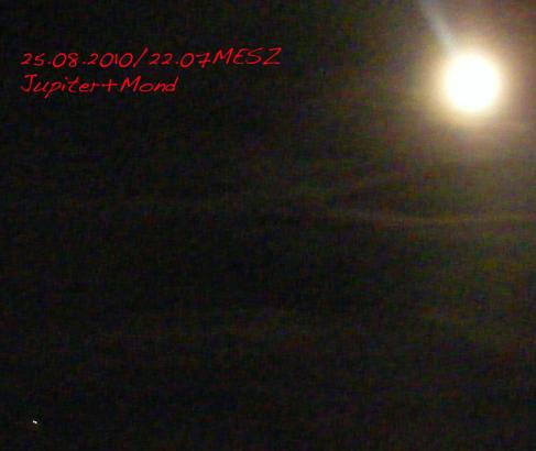 2010-08-faf-Verwackelte Jupiter-Aufnahme-Effekt gegenu00fcber u00fcberstrahlten Mond