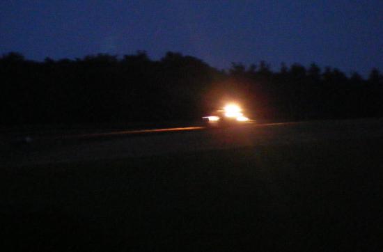 2010-09-cib-Traktor-Halogenscheinwerfer bei Feldarbeit in der Nacht