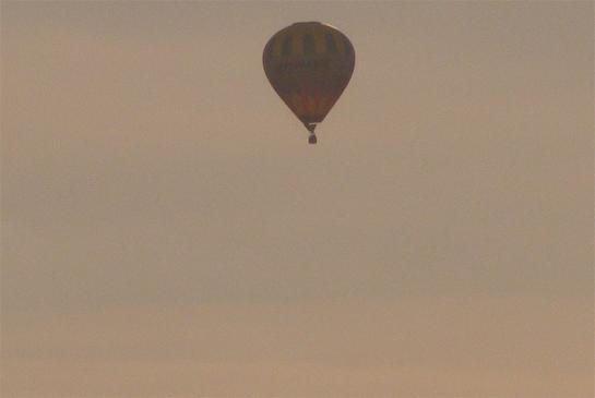 2010-09-evda-Heiu00dfluftballon