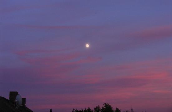 2010-09-fbbb-Mond bei Sonnenuntergang
