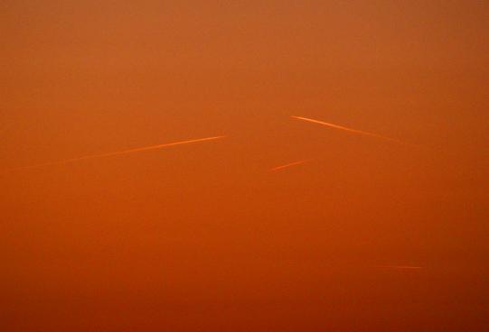 2011-03-bba-u00dcberflieger-Kondensstreifen-Effekt