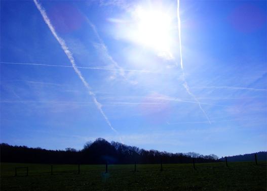 2011-04-bdb-Chemtraileffekt u00fcber Odenwald