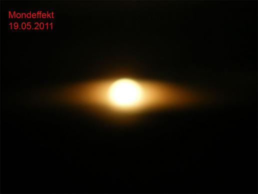 2011-05-f-Mondeffekt zwischen Wolkenbu00e4nken