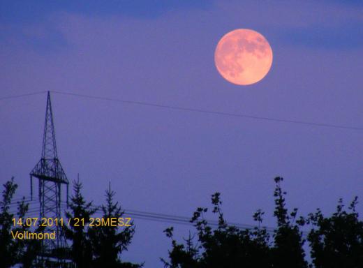 2011-07-dkc-Vollmond u00fcber Mannheim