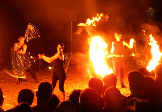2011-07-eweua-Altstadtfest Wu00f6rth am Main - artArtistica-Feuer-Show
