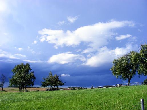 2011-08-bg-Gewitterwolken u00fcber Odenwald
