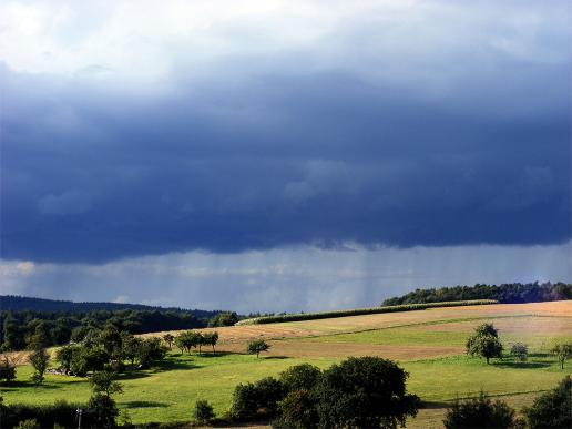 2011-08-bge-Gewitterwolken u00fcber Odenwald