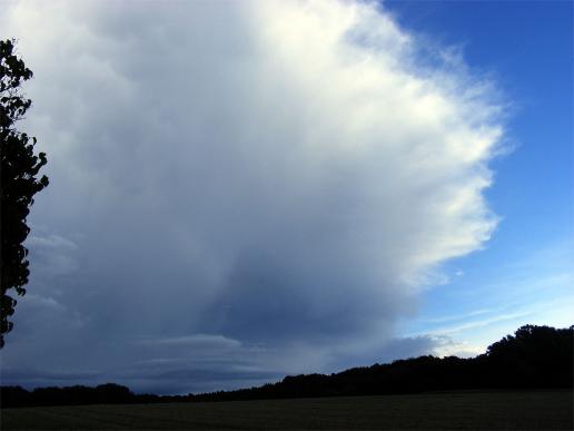 2011-08-bgk-Gewitterwolken u00fcber Odenwald