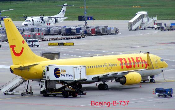 2011-08-bsd-TUIfly - Frankfurter Flughafen