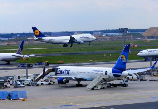 2011-08-bsu-Condor - Frankfurter Flughafen
