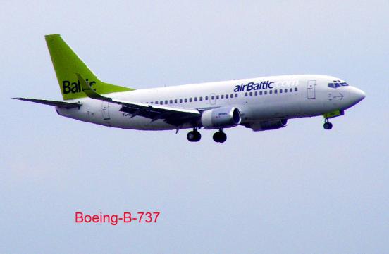 2011-08-bsy-airBaltic im Anflug - Frankfurter Flughafen