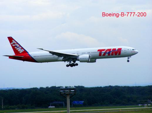 2011-08-btaa-TAM im Anflug - Frankfurter Flughafen