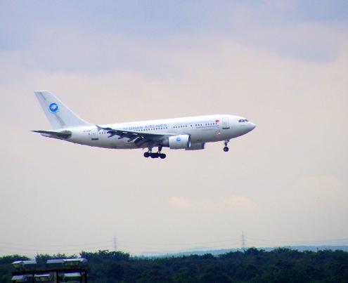 2011-08-btk-AFGHAN AIRLINES im Anflug - Frankfurter Flughafen