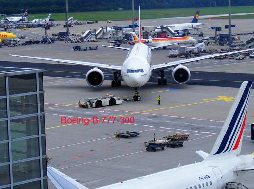2011-08-bts-EMIRATES - Flughafen Frankfurt
