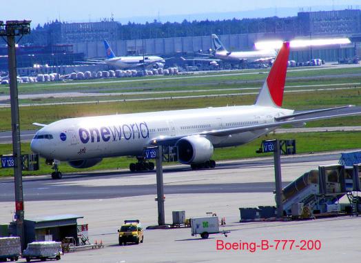 2011-08-cedc-oneworld auf Vorfeld - Frankfurter Flughafen