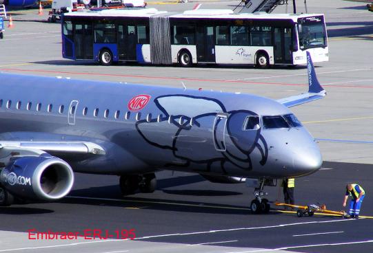 2011-08-ceka-NIKI auf Vorfeld - Frankfurter Flughafen