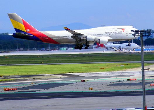 2011-08-ceua-ASIANA AIRLINES im Anflug - Frankfurter Flughafen