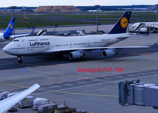2011-08-cfea-Lufthansa auf Vorfeld - Frankfurter Flughafen