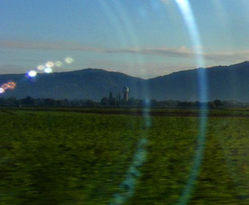 2011-09-cbboa-Spiegelung und Reflexion in Fensterscheibe von Bahn