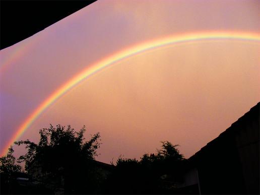 2011-09-cr-Regenbogen bei Sonnenuntergang und Gewitterwolke u00fcber Odenwald