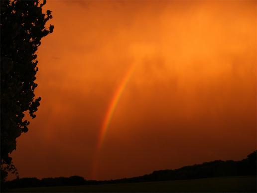 2011-09-crl-Regenbogen bei Sonnenuntergang und Gewitterwolke u00fcber Odenwald
