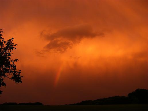 2011-09-crmc-Regenbogen bei Sonnenuntergang und Gewitterwolke u00fcber Odenwald
