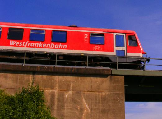 2011-09-dea-Westfrankenbahn auf Mainbru00fccke bei Wu00f6rth