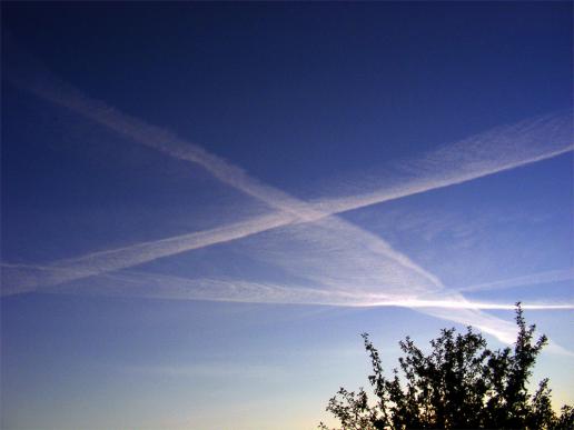 2011-10-dfb-Chemtraileffekt am Abendhimmel