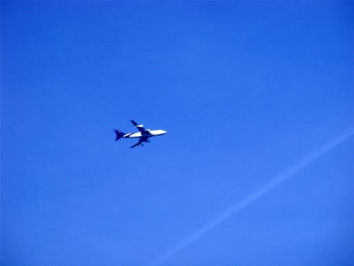 2011-11-cfac-Lufthansa-A-380-Überflieger