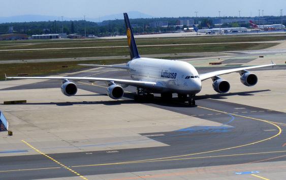 2012-05-gggb-Lufthansa - A-380