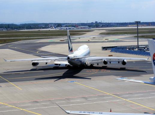 2012-05-ggla-Cathay Pacific - Boeing-B-747