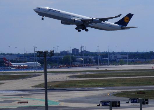 2012-05-ggoa-Lufthansa Airbus-A-340